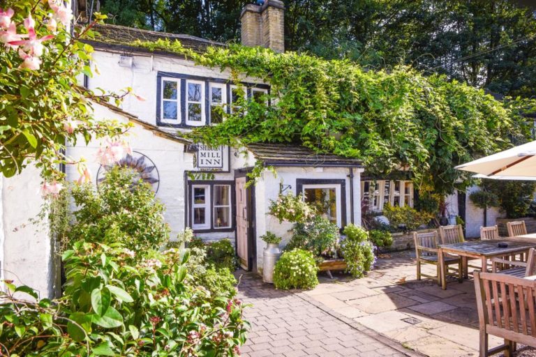 AN AWARD WINNING COUNTRY INN NESTLED IN THE FOLD OF THE BEAUTIFUL ...